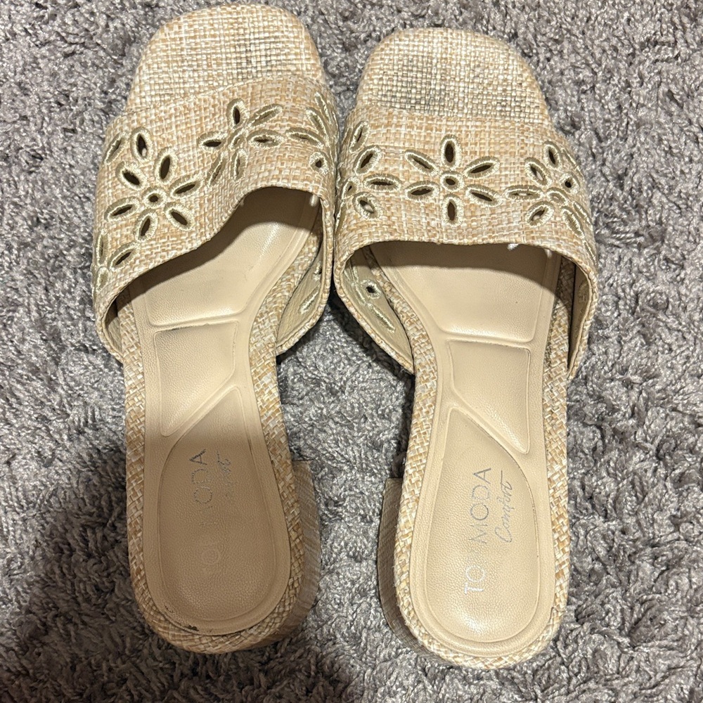 Moda Beige Textured Floral Mules